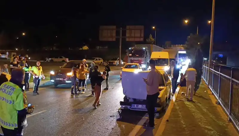 Otoyolda Kuralları Hiçe Sayan Geri Dönüş Kazası: İkisi Çocuk Dört Yaralı