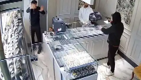 Bursa'da Kuyumcuya Soygun Girişimi: Korku Dolu Anlar Kameralarda