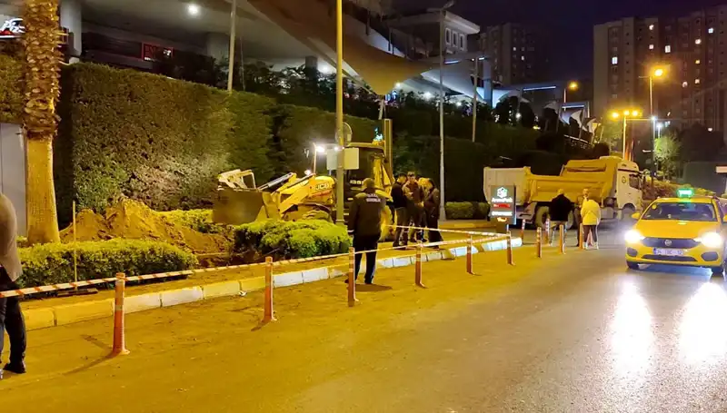 AVM Girişinde Doğalgaz Paniği: Alışveriş Merkezi Dolduruldu