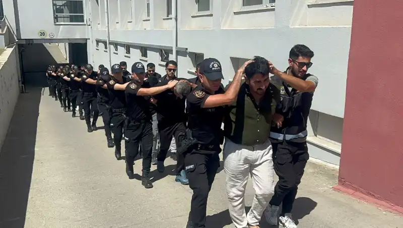 Adana'da Narkotik Operasyonu: 825 Kilo Eroin ve 16 Tutuklama Şoku