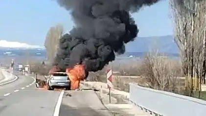 Kütahya'da Seyir Halindeki Otomobil Alev Alev Yandı: O Anlar Kameralara Yansıdı!