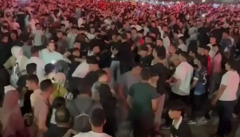Müziğin İçinde Kargaşa: Konserde Bıçaklı Kavga Ortalığı Karıştırdı