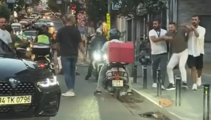 Nişantaşı’nda Yol Verme Kavgası: Kadına Sopa ile Saldırı Şoku!