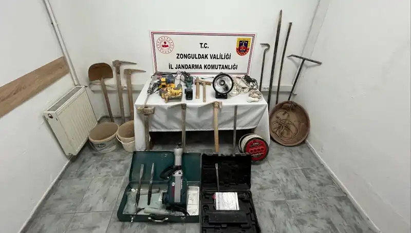 Çaycuma’da Yasa Dışı Kazı Yapan 5 Kişi Suçüstü Yakalandı