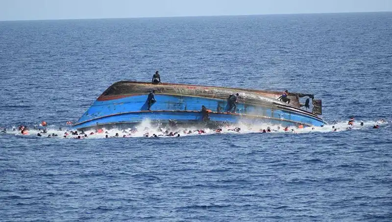 Filipinler’de Gemi Alabora Oldu: 4 Kayıp, 7 Kişi Aranıyor