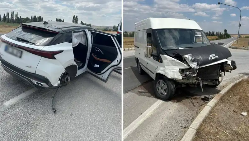 Çorum'da Korkutucu Kaza: İki Araç Kafa Kafaya Çarpıştı